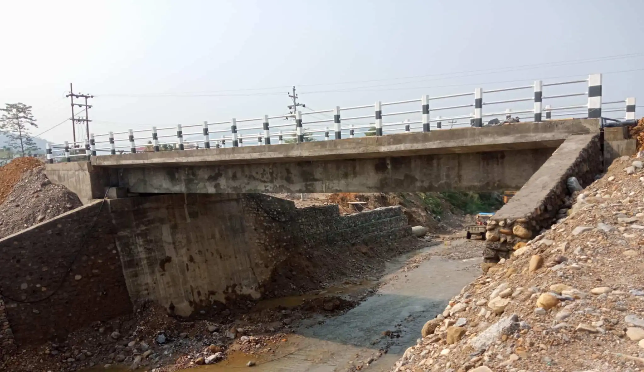 पक्कि पुल निर्माणसँगै ग्रामीण सडकमा यातायात सहज