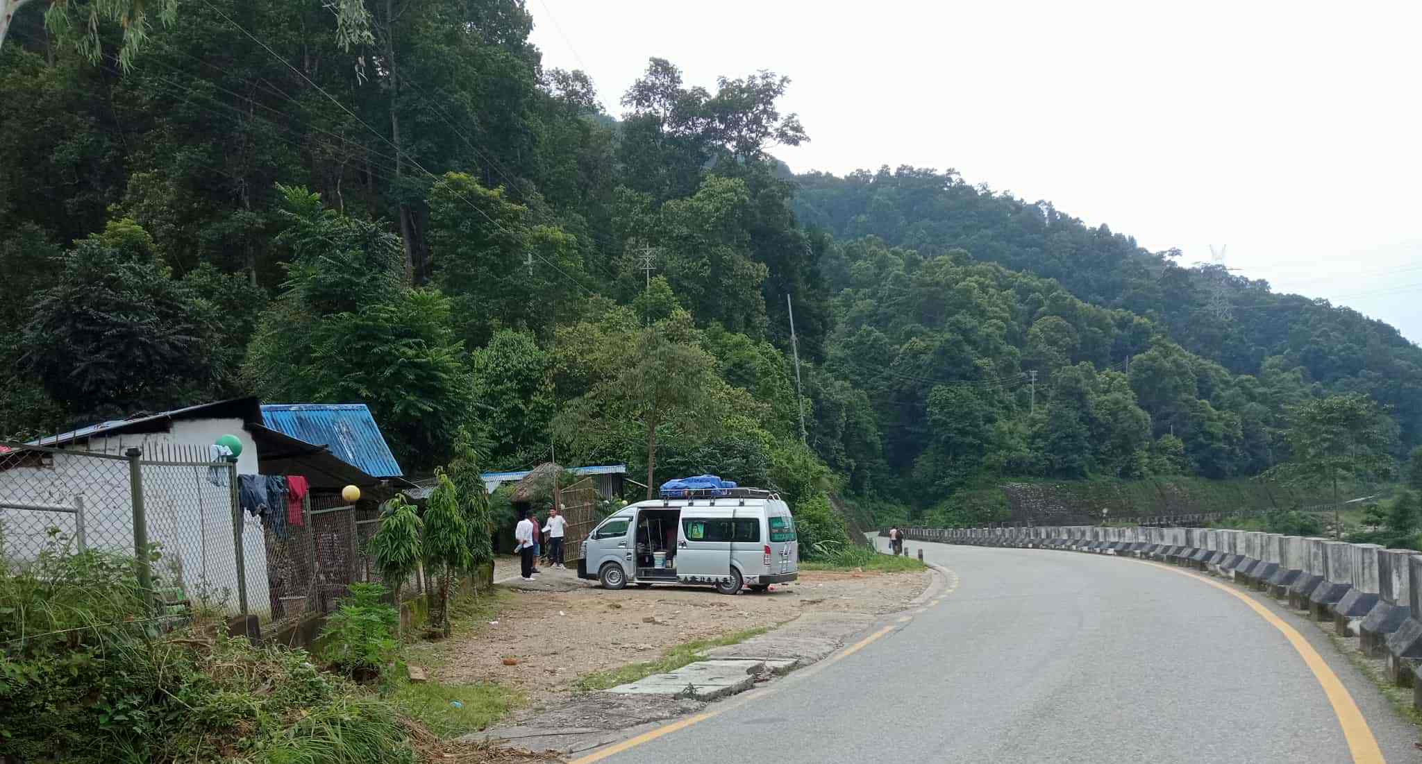 राजमार्गको जग्गा अतिक्रमण गरी भौतिक संरचना