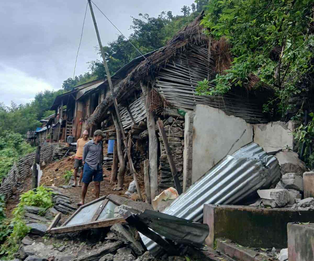 च्याउटारबेसीमा पहिरोबाट १५ घर उच्च जोखिममा